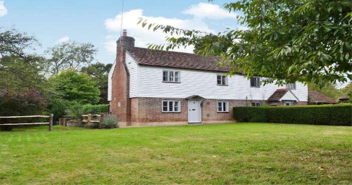 8 Cottages In London For Best Of Hospitality & Comfort