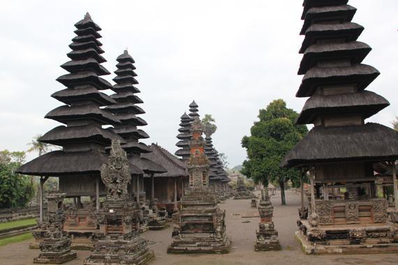 By car with driver in Bali: Ulun Danu Bratan
